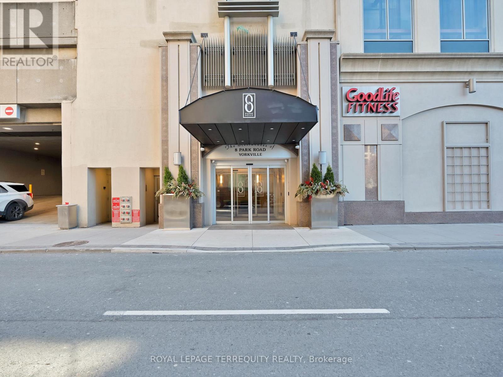 <div class="slider-price">$649,888</div><p>1601 - 8 Park Road, Toronto, Ontario</p>
