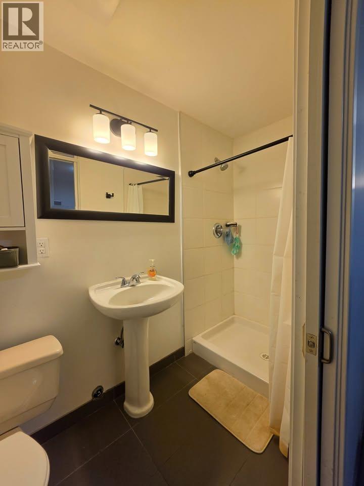 737 Robinson, Coquitlam, British Columbia  V3J 4E9 - Photo 2 - R3142720