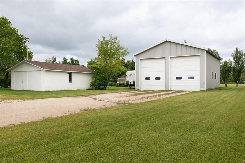 424 Rockwood Street, Steinbach, Manitoba  R5G 1Z9 - Photo 3 - 202615407