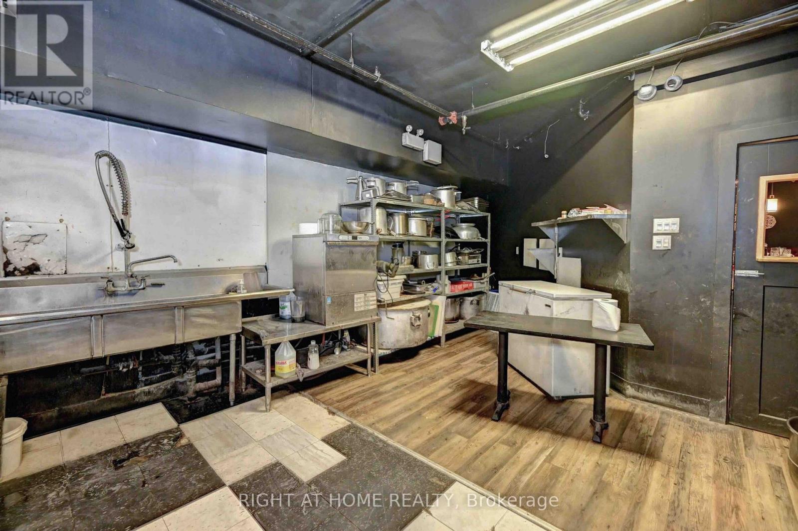 179 King Street W, Kitchener, Ontario N2G 1A7 - Photo 10 - X13522616