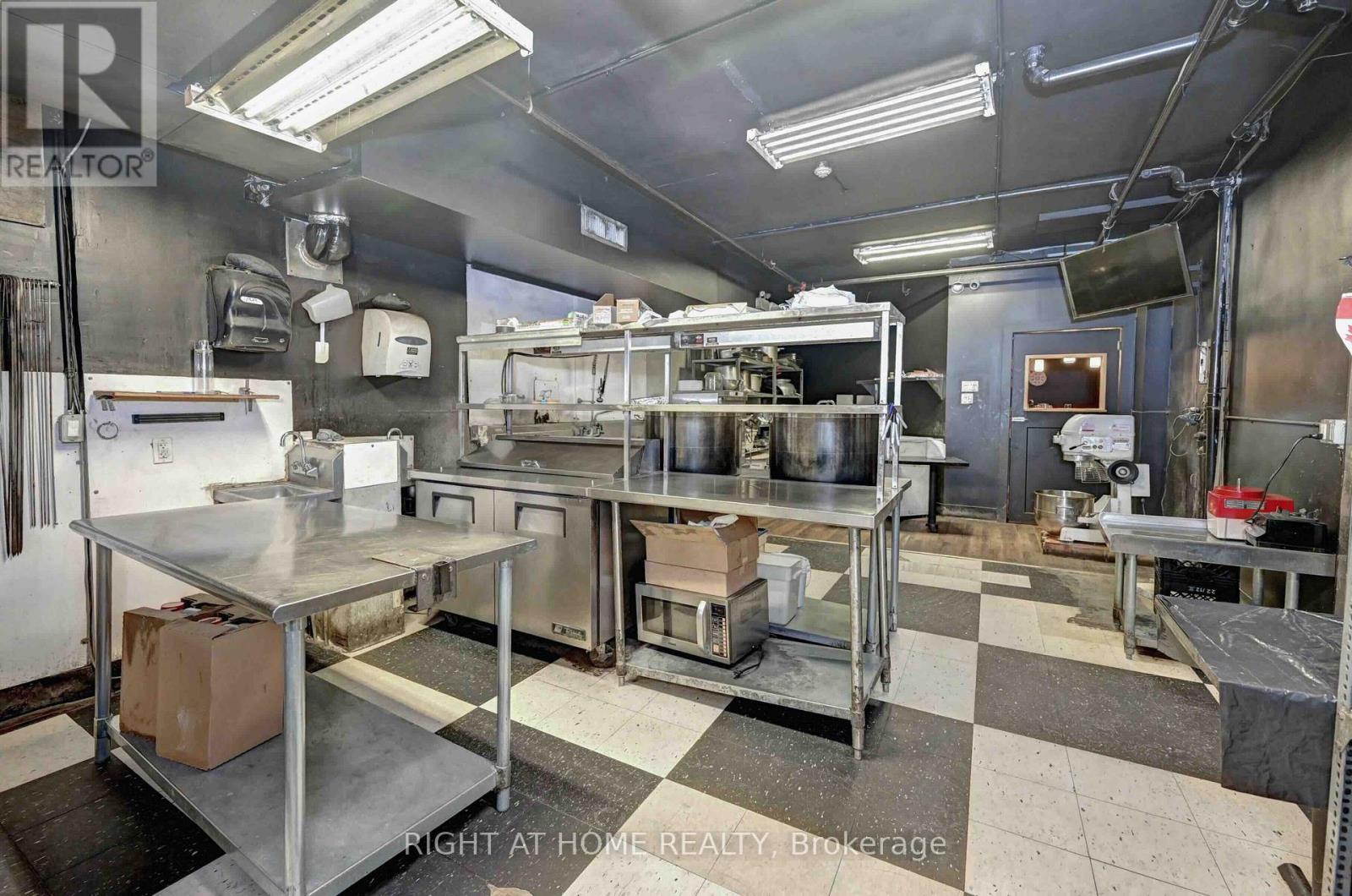 179 King Street W, Kitchener, Ontario N2G 1A7 - Photo 11 - X13522616