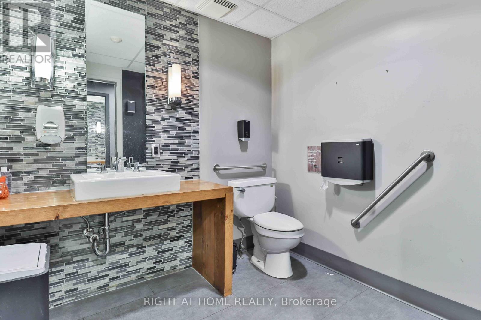179 King Street W, Kitchener, Ontario N2G 1A7 - Photo 14 - X13522616
