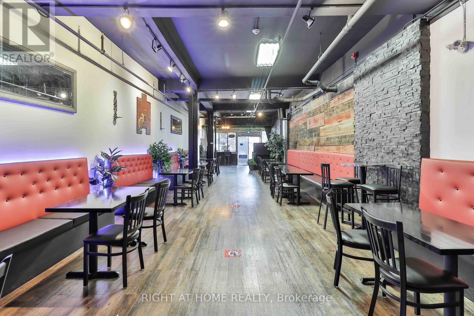 179 King Street W, Kitchener, Ontario N2G 1A7 - Photo 2 - X13522616