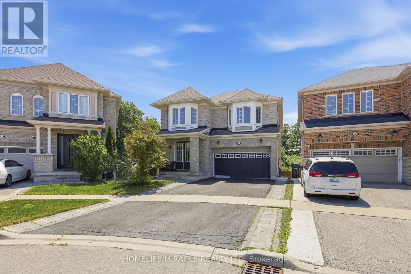 14 Adeline Court, Brampton, Ontario  L6Y 0W9 - Photo 4 - W13507782