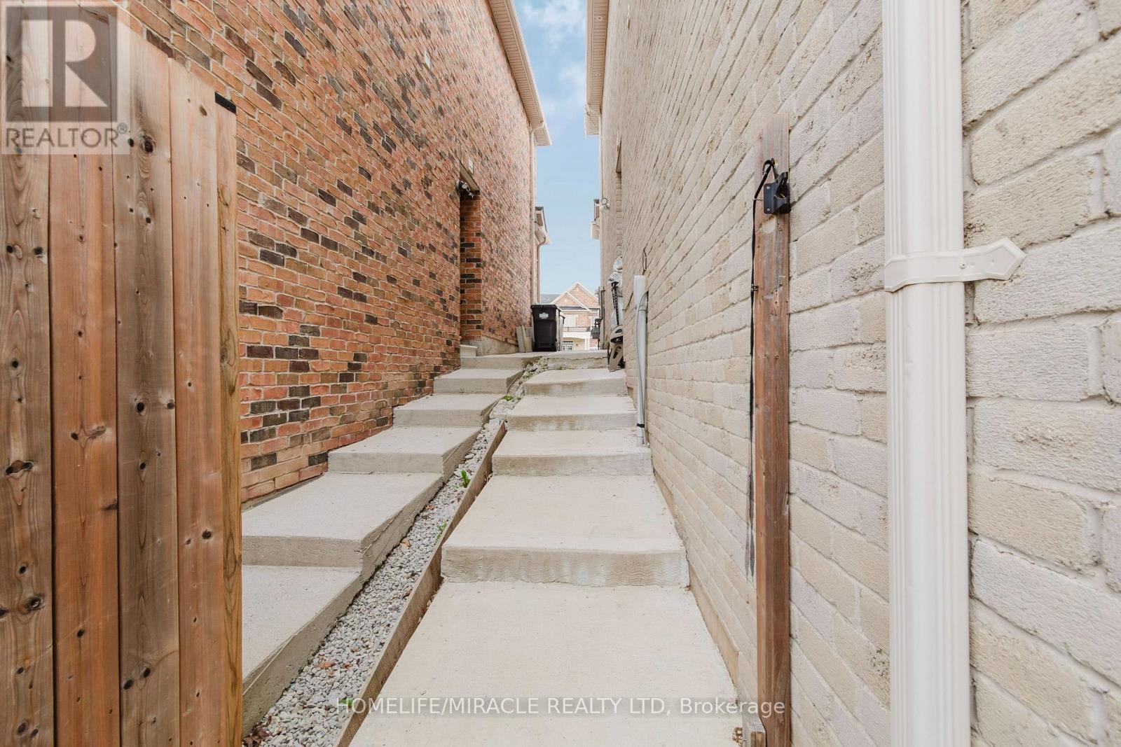 14 Adeline Court, Brampton, Ontario  L6Y 0W9 - Photo 33 - W13507782