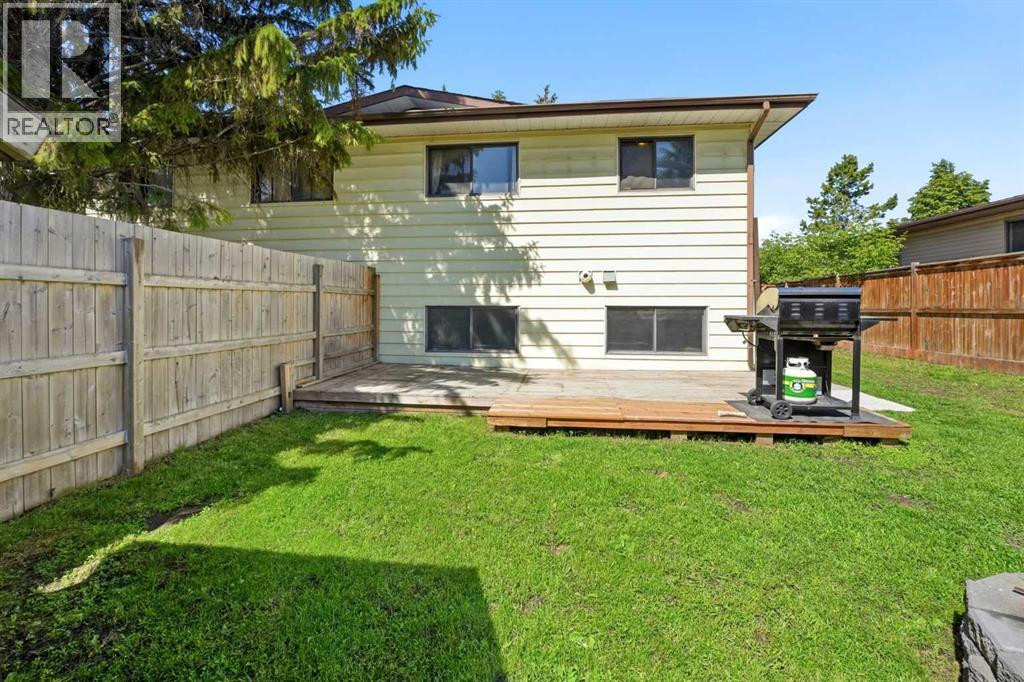 9 Griffiths Avenue, Red Deer, Alberta  T4P 2K6 - Photo 2 - A2324256