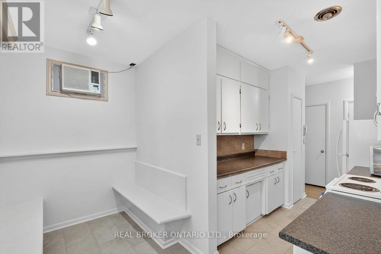 8 Westmount Drive S, Orillia, Ontario  L3V 6C9 - Photo 4 - S13522664