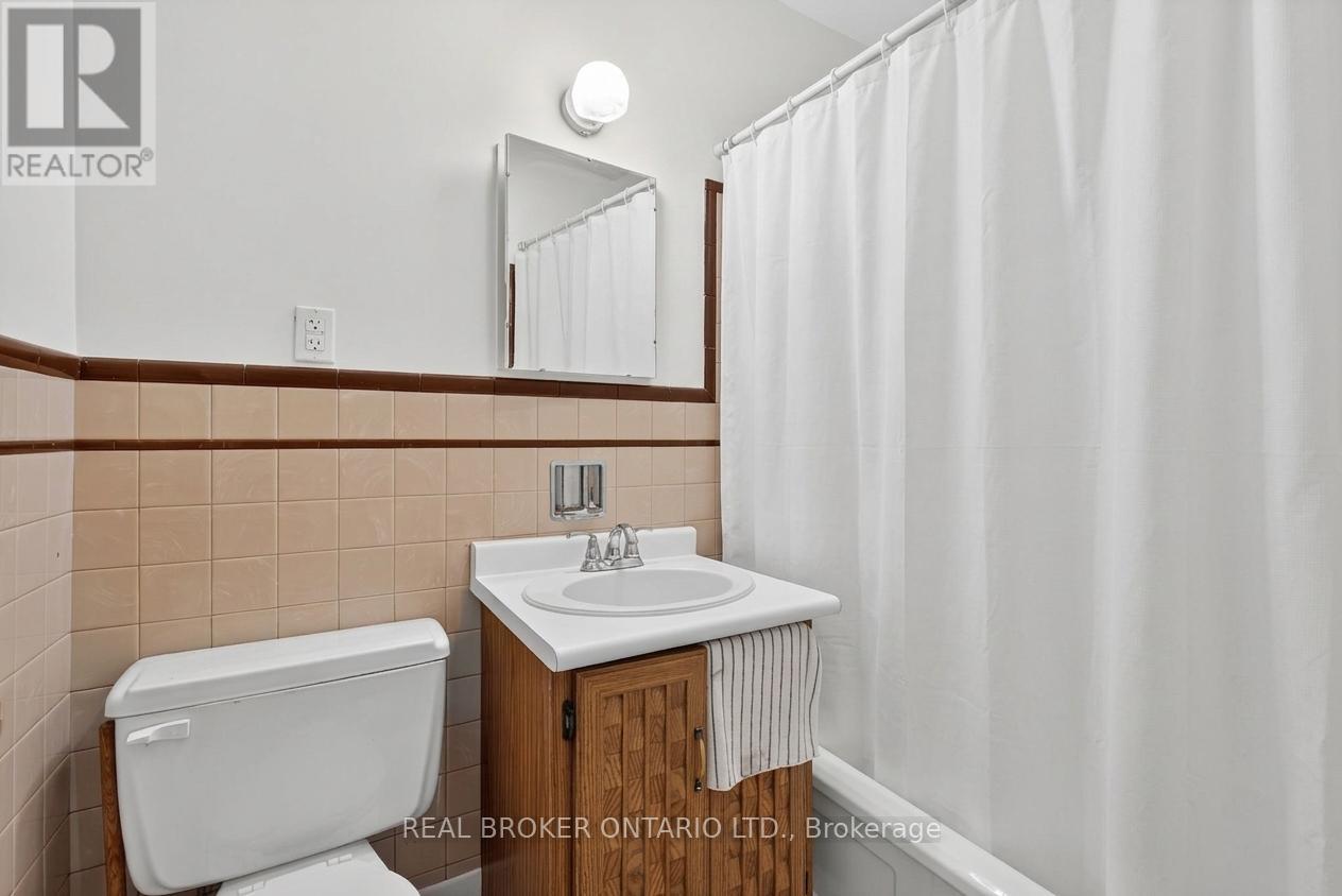 8 Westmount Drive S, Orillia, Ontario  L3V 6C9 - Photo 7 - S13522664