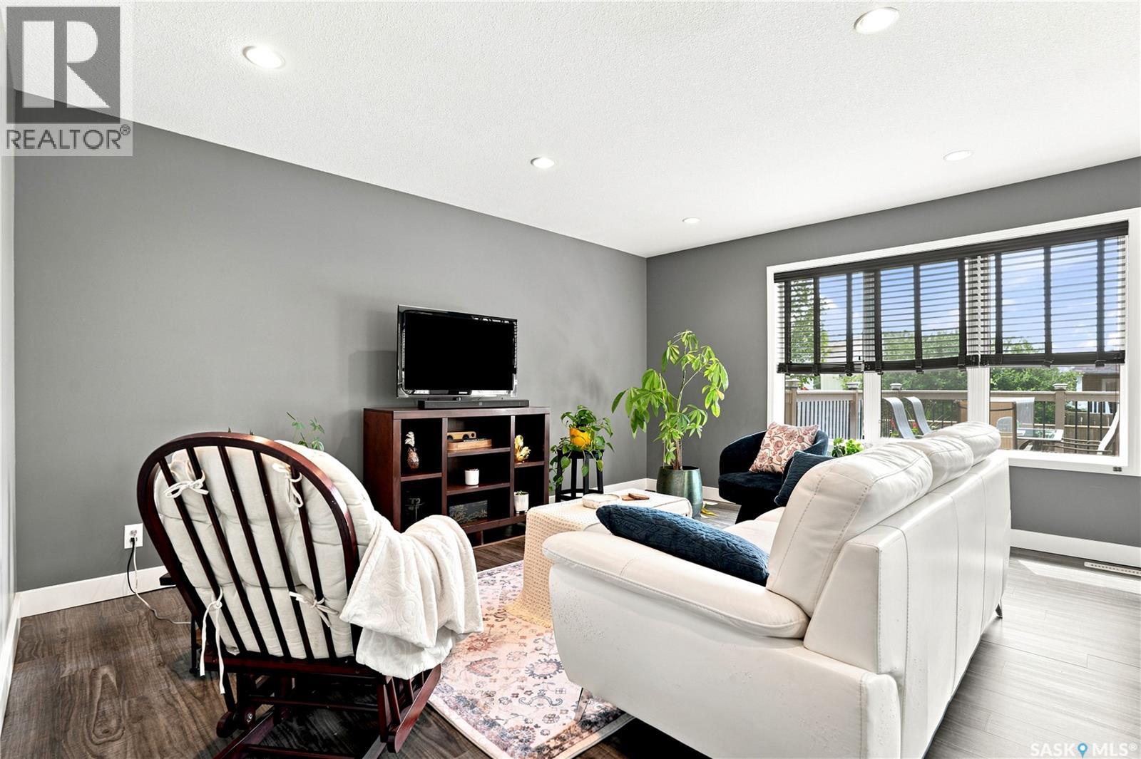 519 Ens Crescent, Warman, Saskatchewan  S0K 4S0 - Photo 4 - SK041374