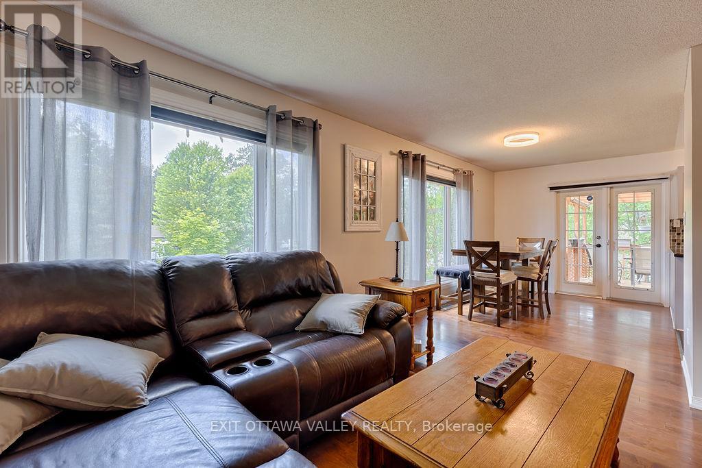 314 Carla Street, Petawawa, Ontario  K8H 3N2 - Photo 10 - X13522768