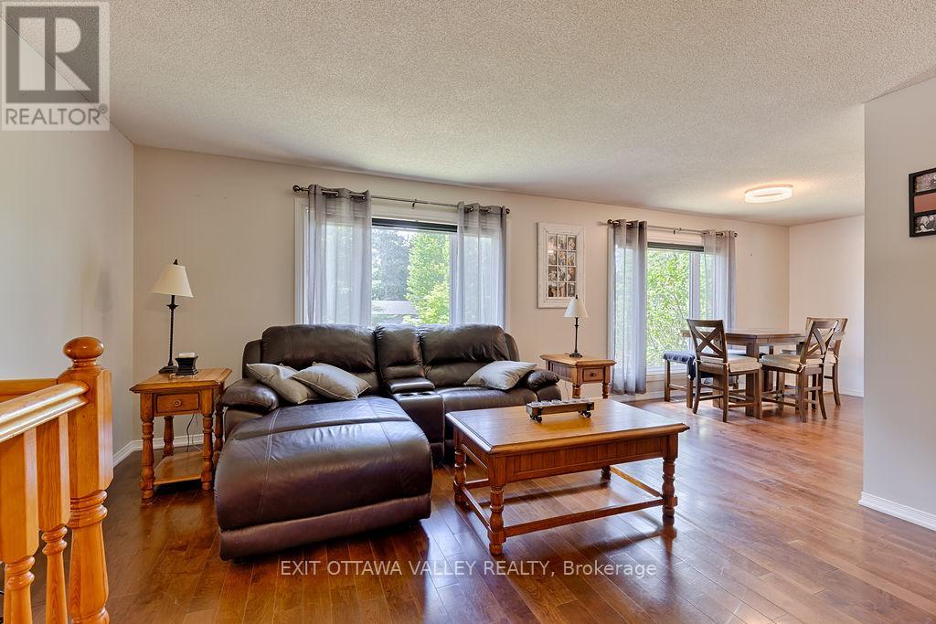 314 Carla Street, Petawawa, Ontario  K8H 3N2 - Photo 9 - X13522768
