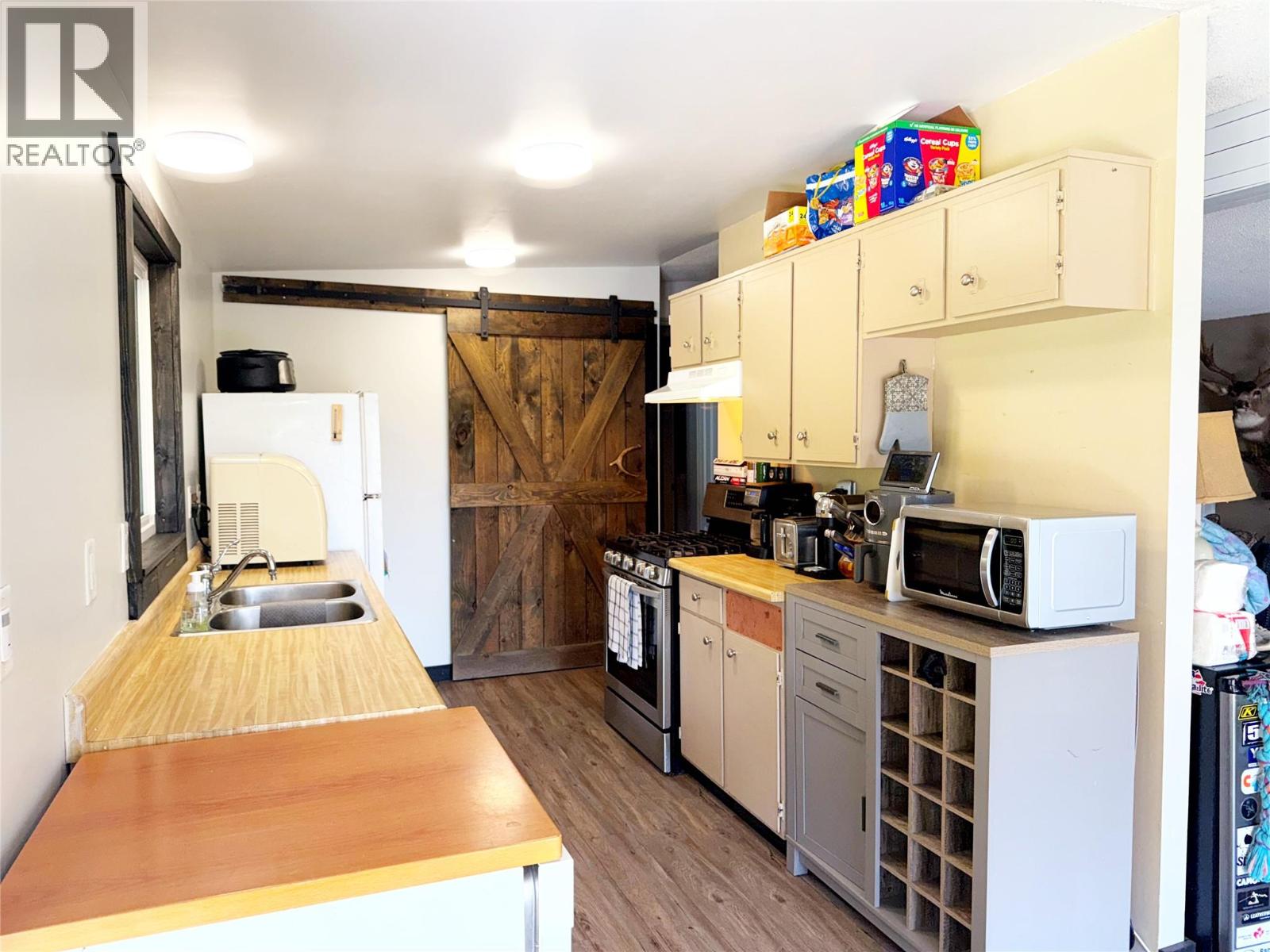 4219 Casino Road, Trail, British Columbia  V1R 4X3 - Photo 9 - 10373846