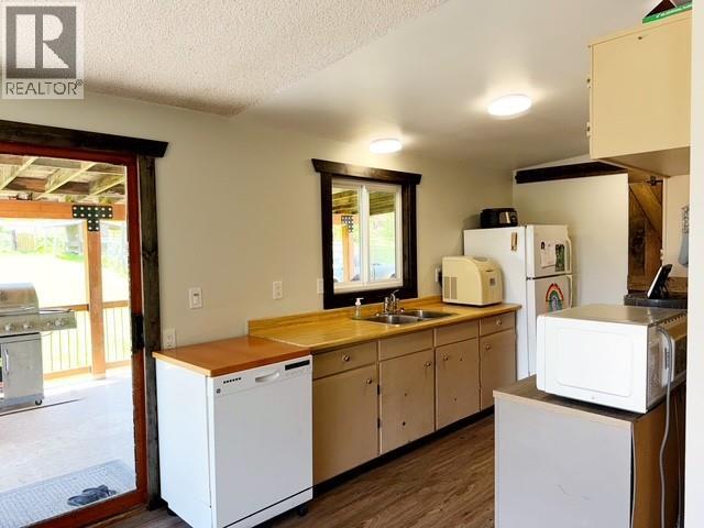 4219 Casino Road, Trail, British Columbia  V1R 4X3 - Photo 11 - 10373846