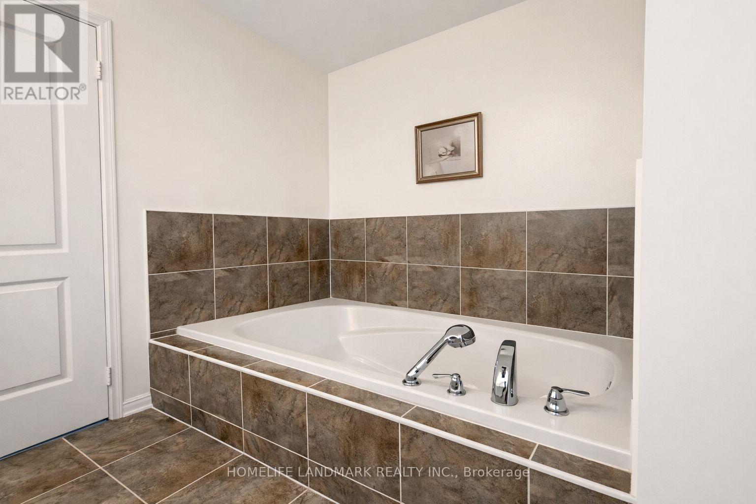 152 Mavrinac Boulevard, Aurora, Ontario  L4G 0G6 - Photo 10 - N13522822