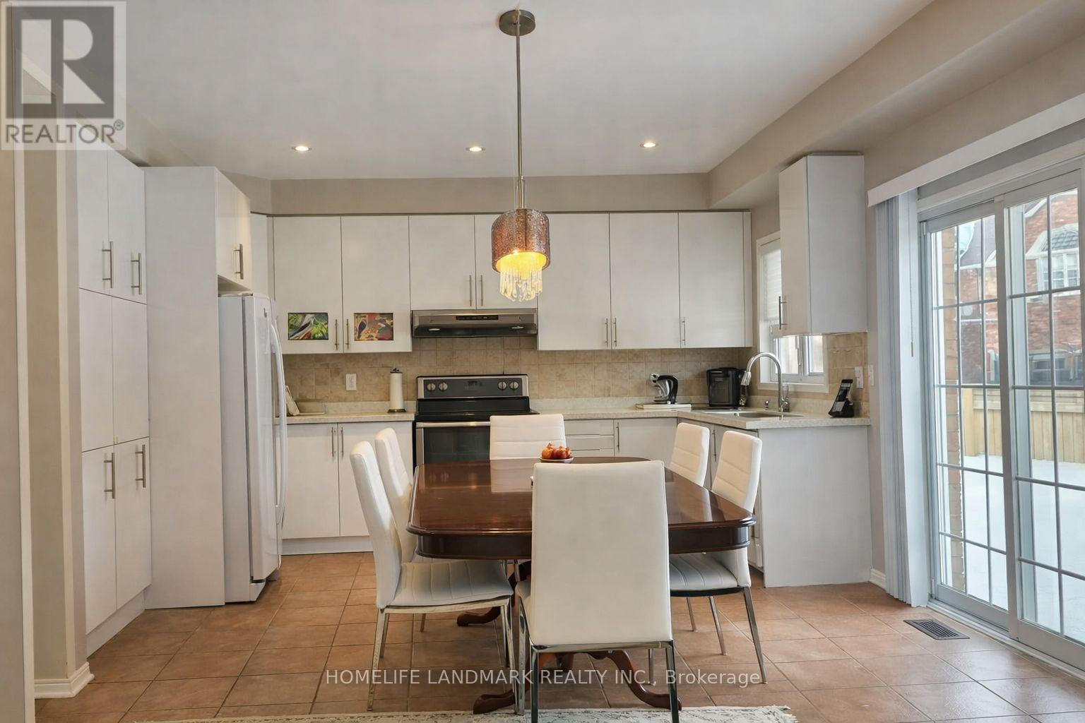 152 Mavrinac Boulevard, Aurora, Ontario  L4G 0G6 - Photo 4 - N13522822