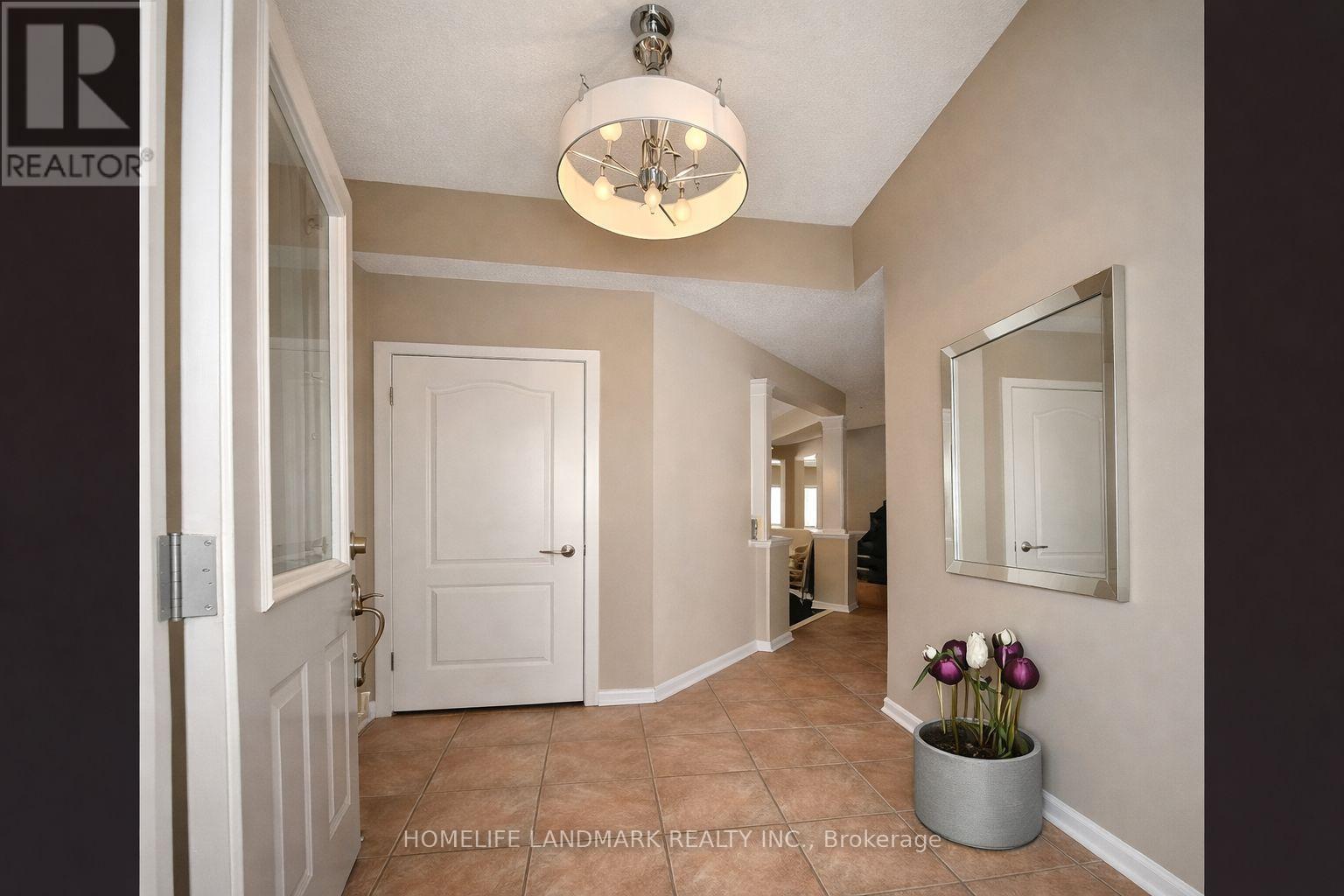 152 Mavrinac Boulevard, Aurora, Ontario  L4G 0G6 - Photo 5 - N13522822