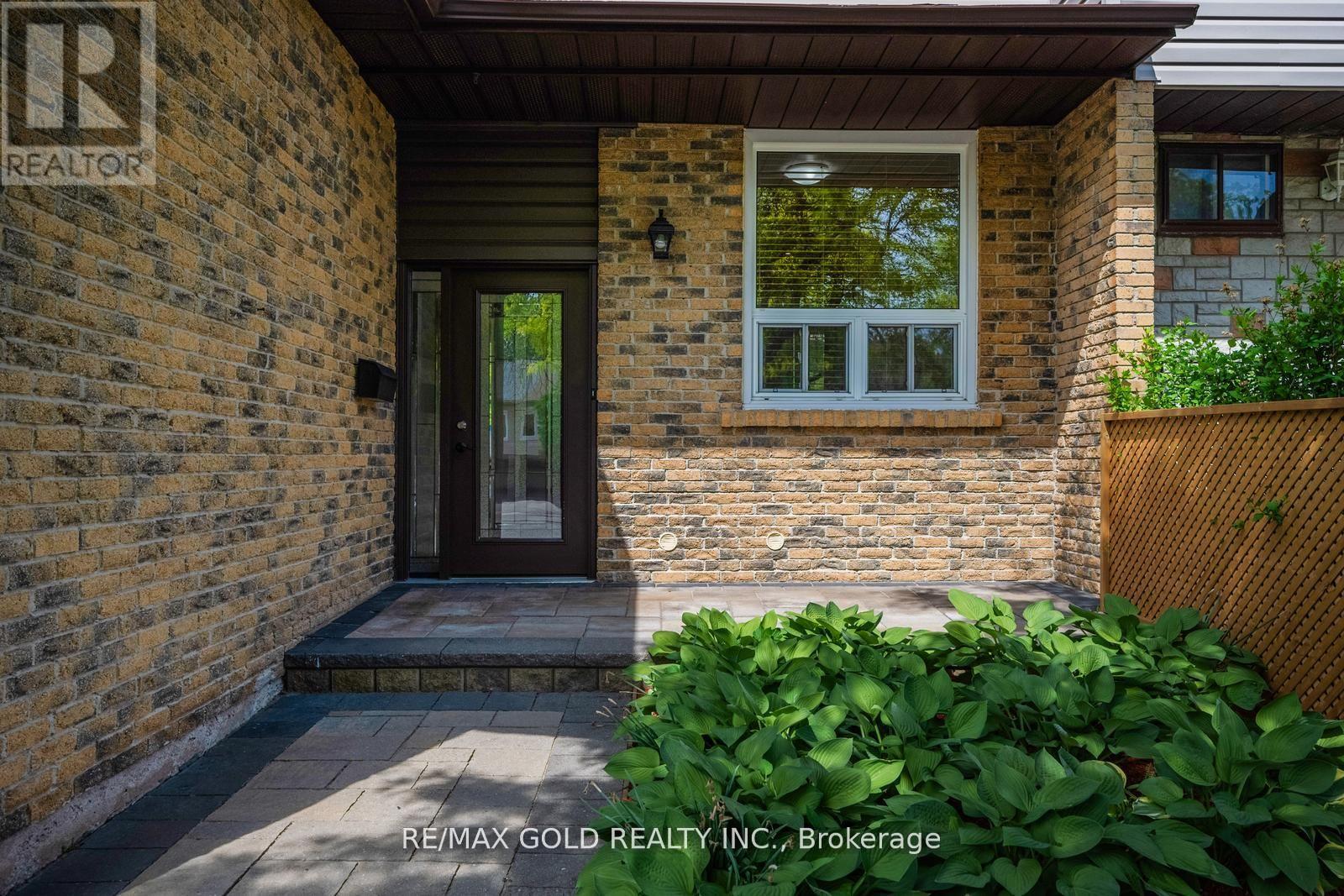 6258 Atherly Crescent, Mississauga, Ontario  L5N 2J2 - Photo 4 - W13522888