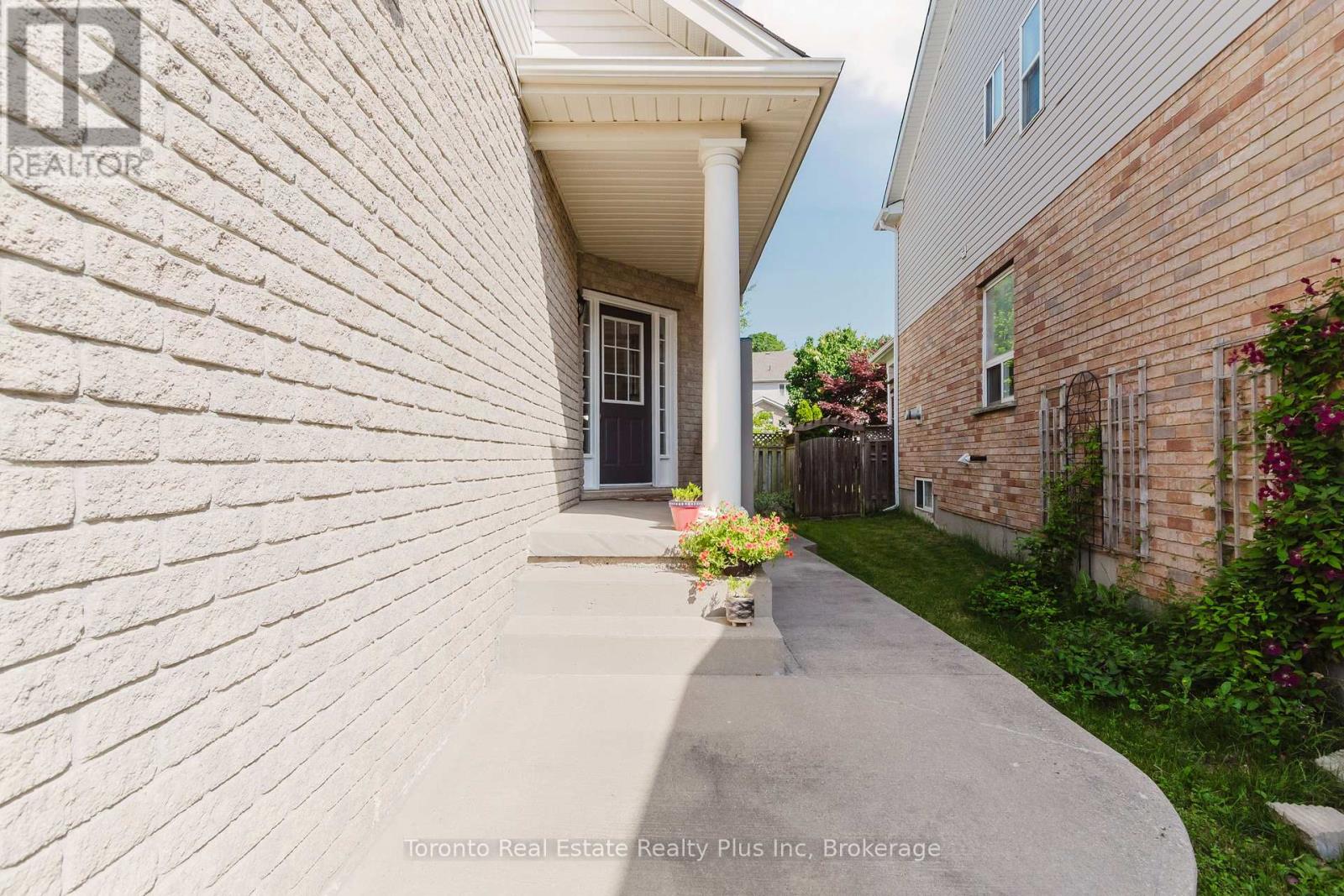 597 Little Dover Crescent E, Waterloo, Ontario  N2K 4E5 - Photo 4 - X13522824