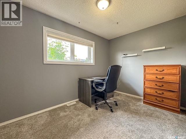 437 Russell Crescent, Swift Current, Saskatchewan  S9H 4S6 - Photo 10 - SK041495