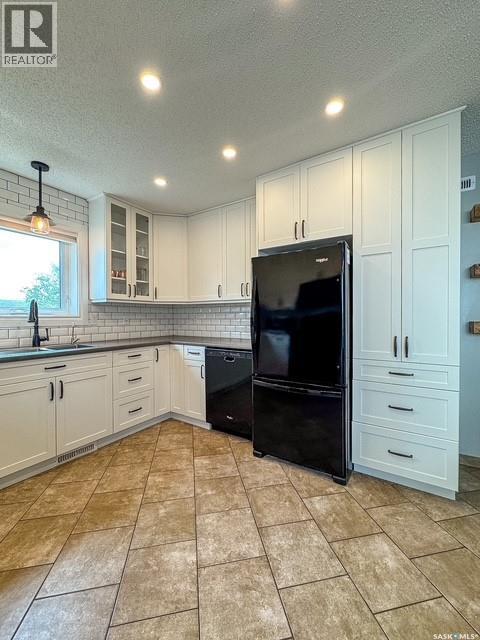 437 Russell Crescent, Swift Current, Saskatchewan  S9H 4S6 - Photo 7 - SK041495