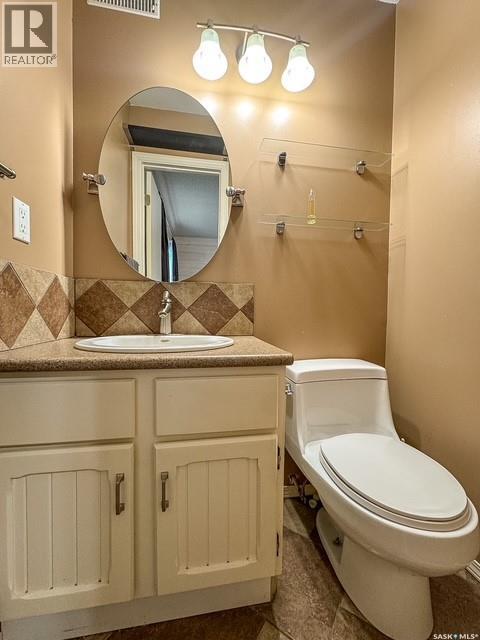 437 Russell Crescent, Swift Current, Saskatchewan  S9H 4S6 - Photo 9 - SK041495