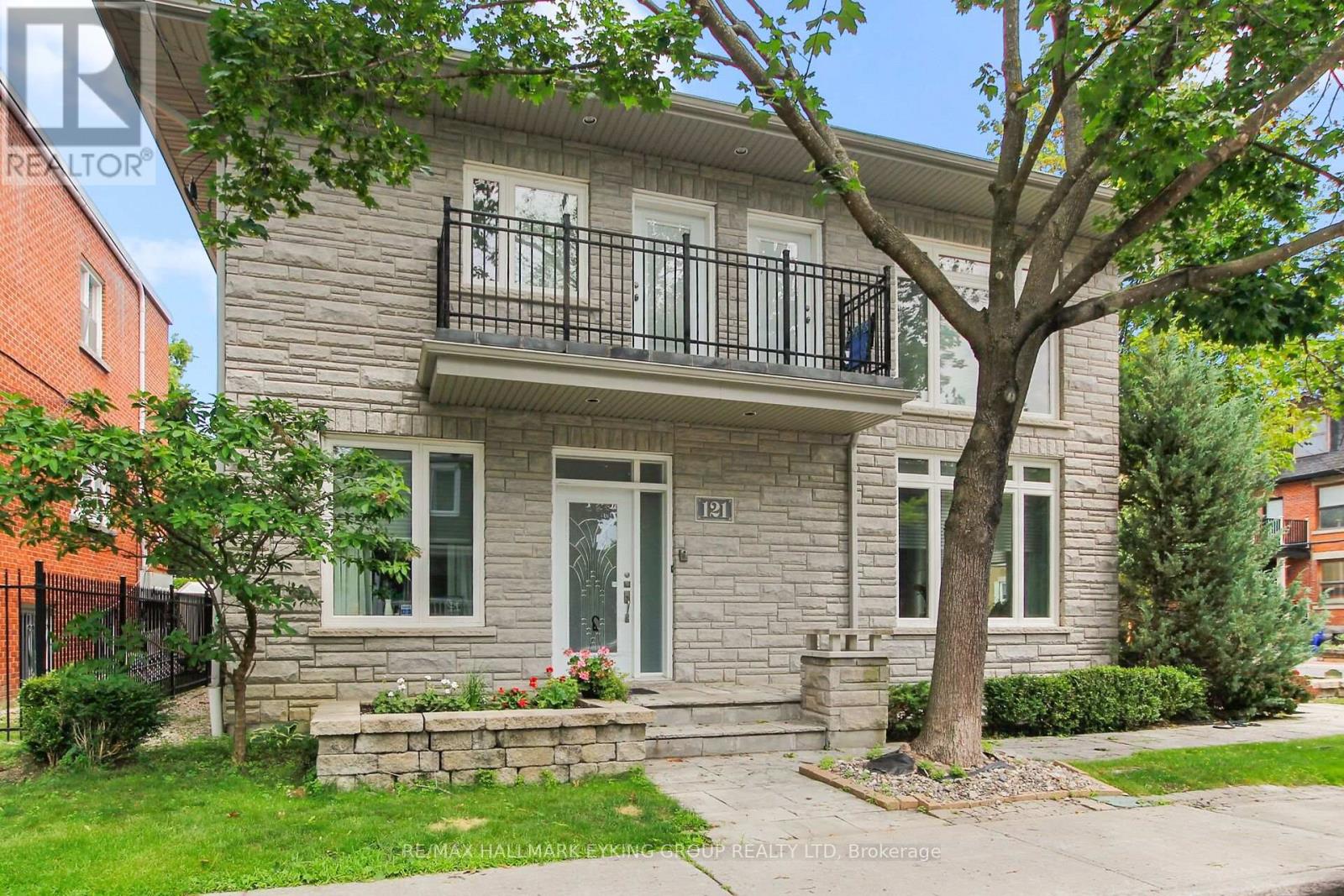 121 MACDONALD STREET, Ottawa, Ontario