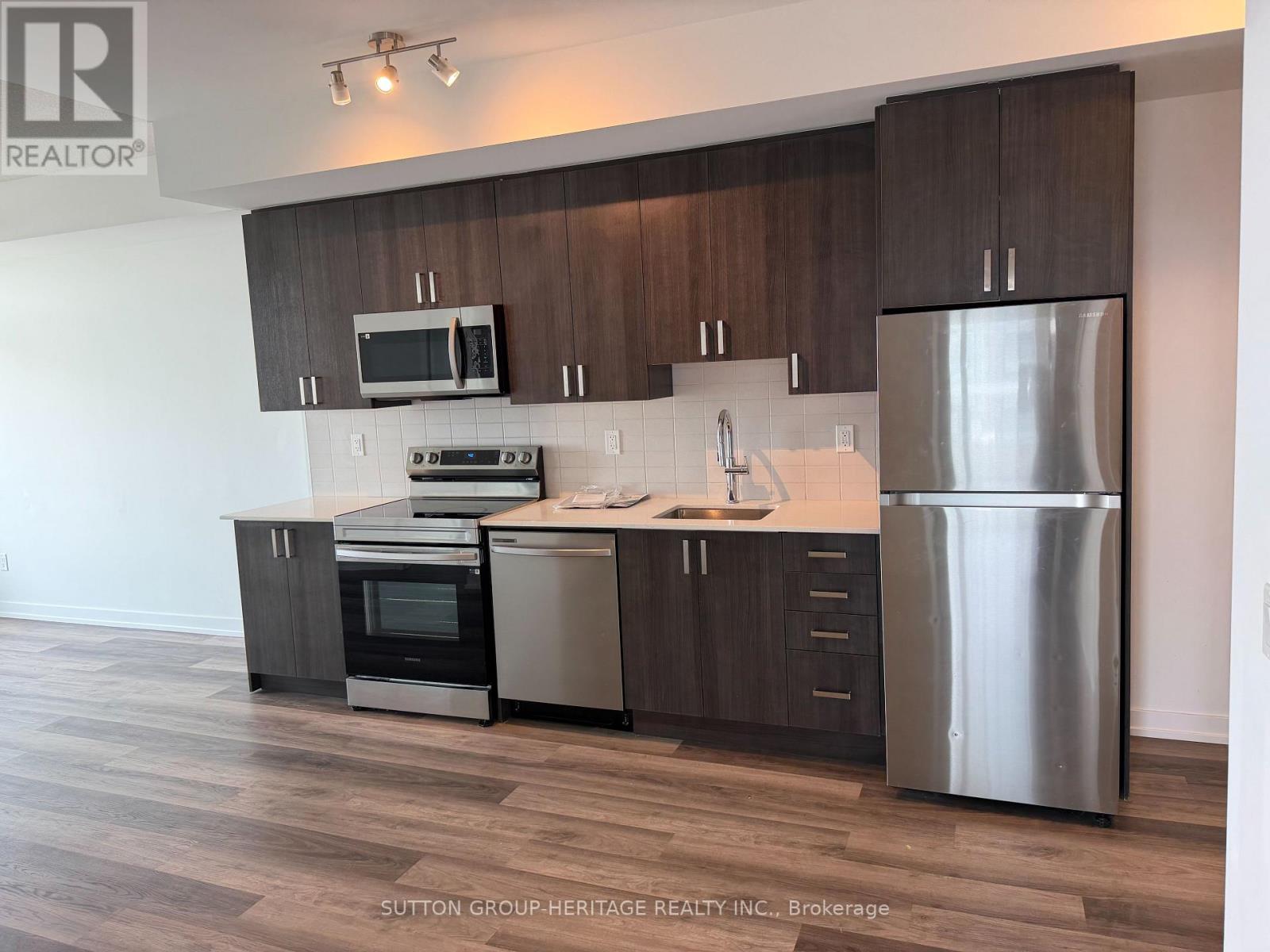 2404 - 1435 Celebration Drive, Pickering, Ontario  L1W 0C3 - Photo 8 - E13517794