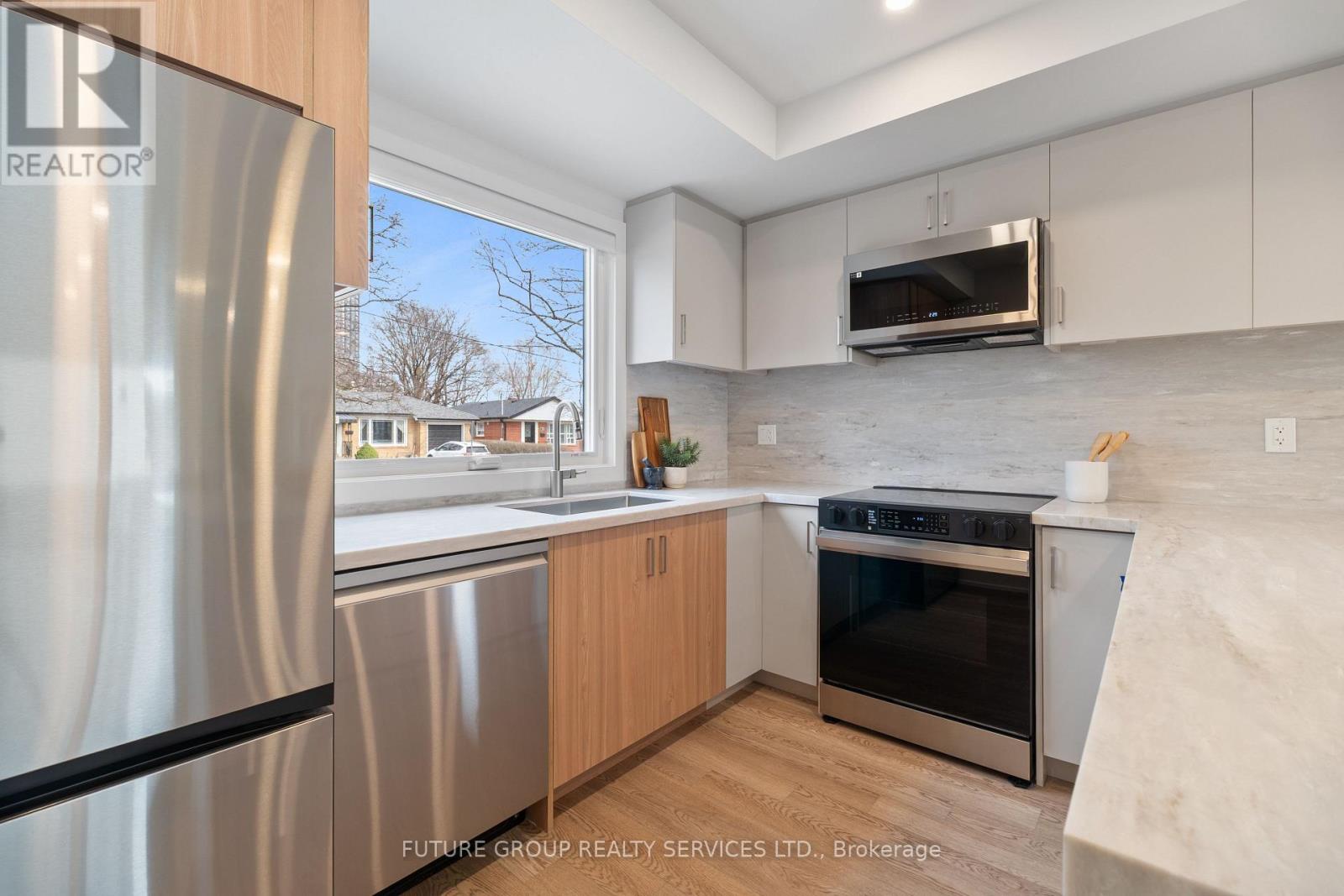 Unit 2 - 34 Poplar Avenue, Toronto, Ontario  M9B 3R4 - Photo 2 - W13522942