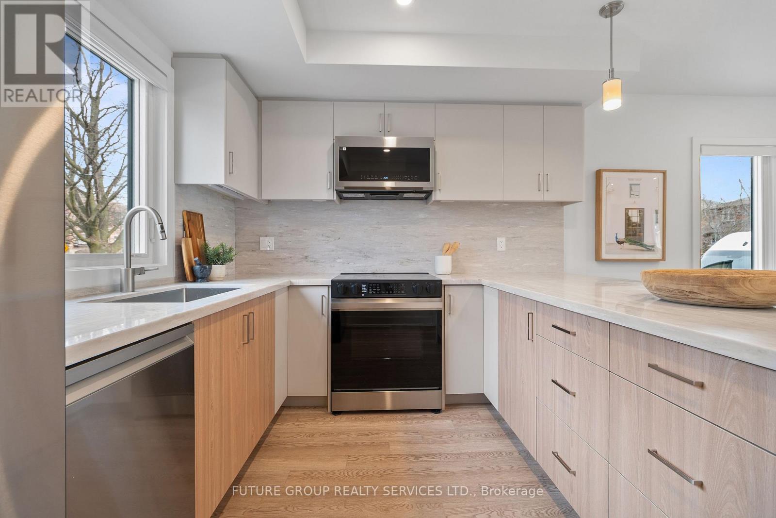 Unit 2 - 34 Poplar Avenue, Toronto, Ontario  M9B 3R4 - Photo 3 - W13522942