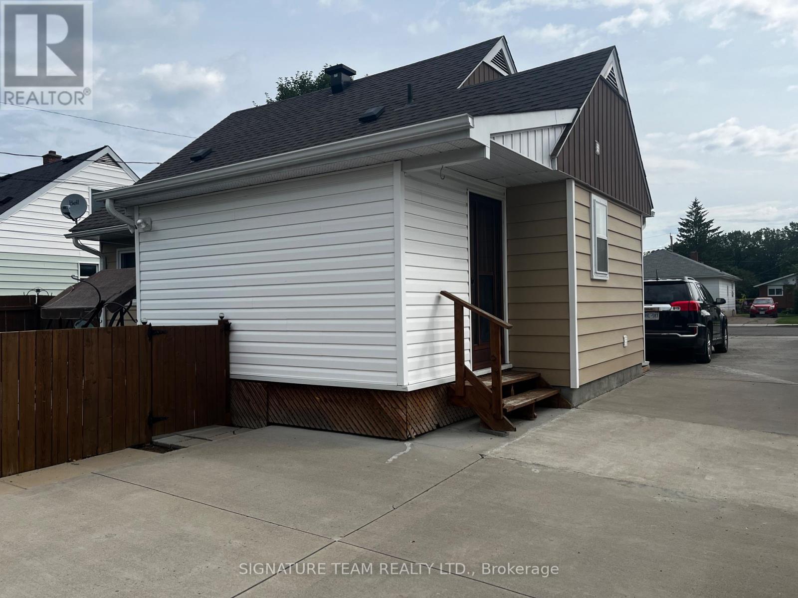 24 Peter Street, Renfrew, Ontario K7V 1H8 - Photo 2 - X13522424