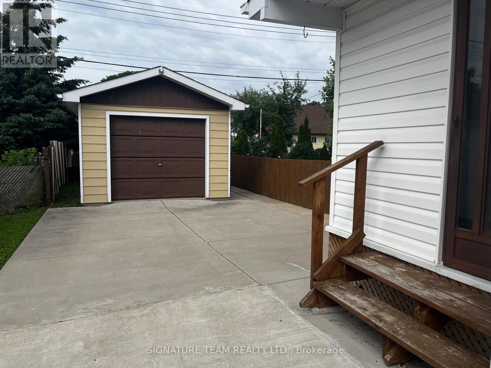 24 Peter Street, Renfrew, Ontario K7V 1H8 - Photo 3 - X13522424