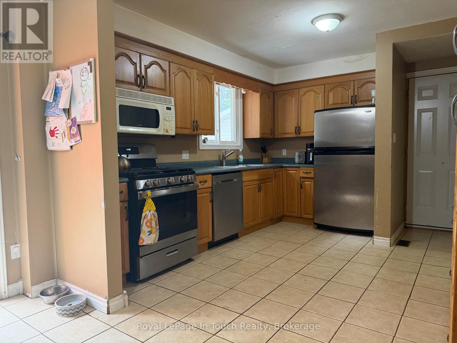 111 Burke Street, Penetanguishene, Ontario  L9M 1B2 - Photo 5 - S13523014