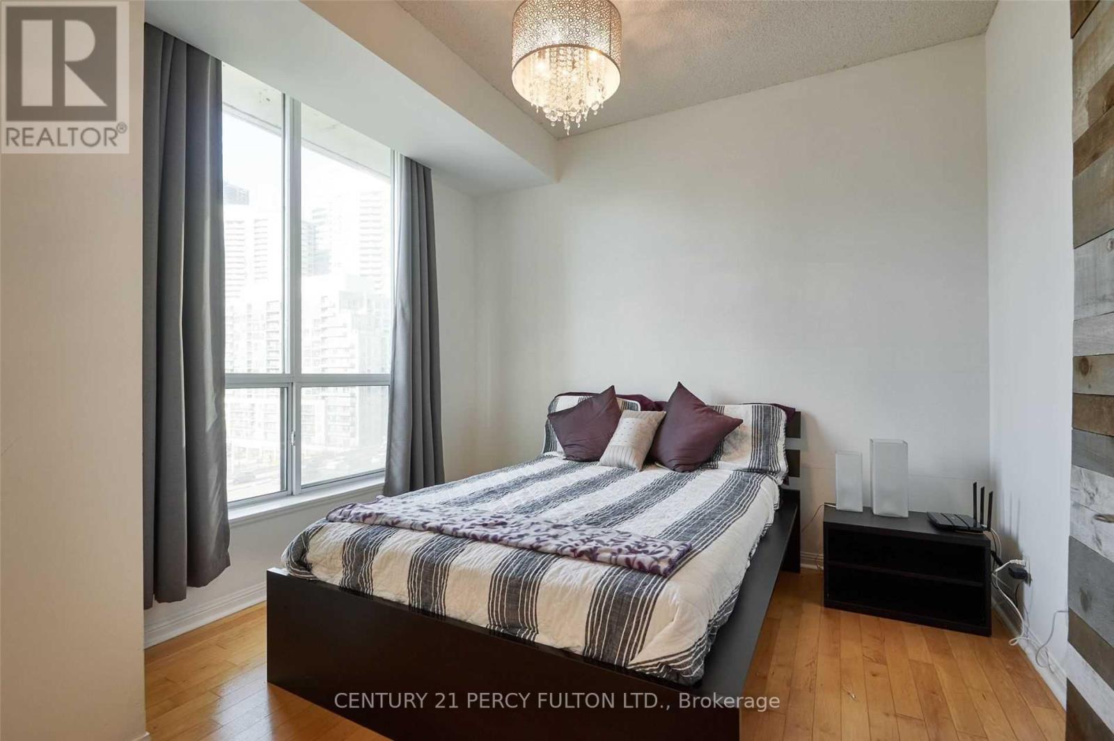 1016 - 230 Queens Quay W, Toronto, Ontario  M5J 1B5 - Photo 10 - C13522978