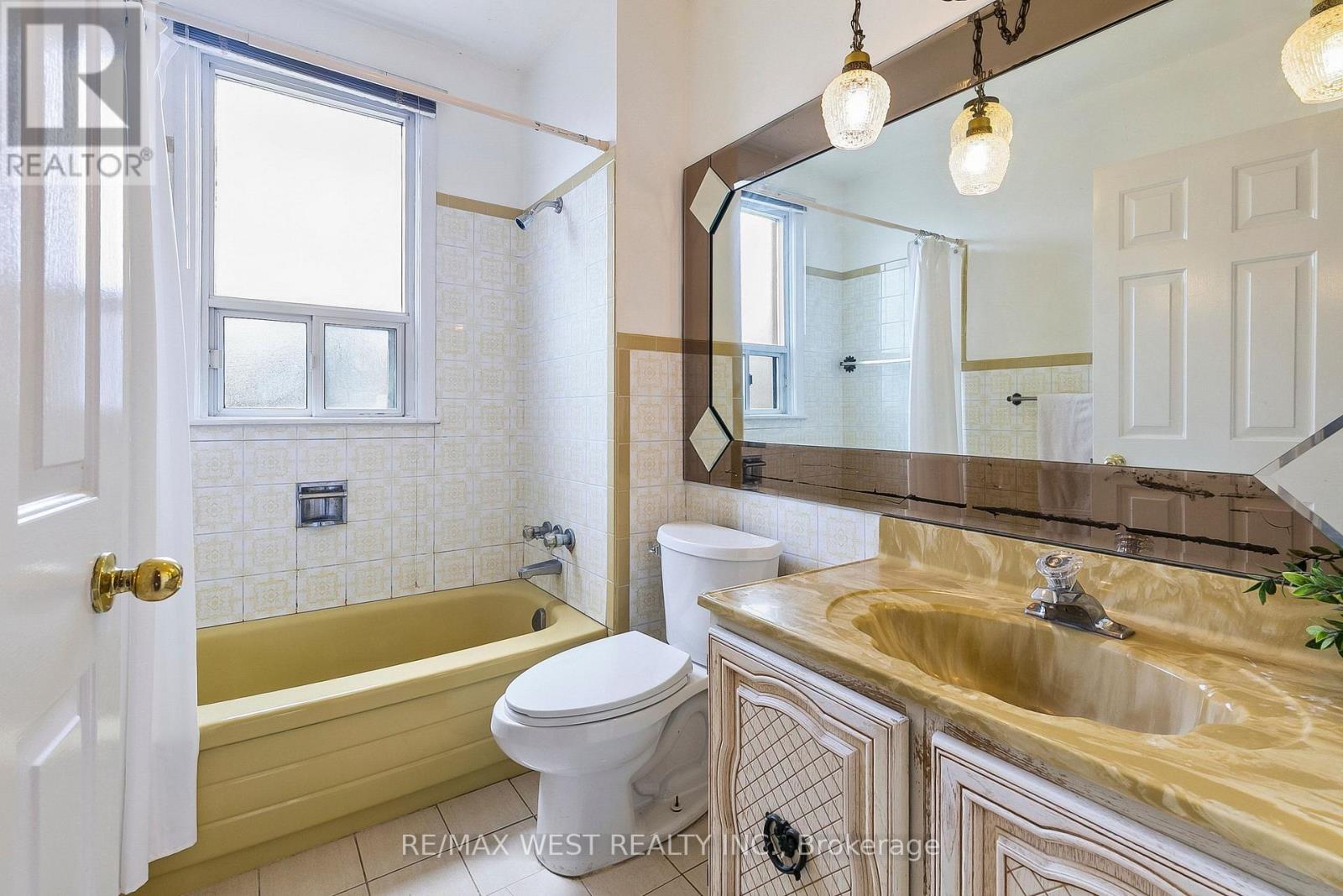 454 Brock Avenue, Toronto, Ontario  M6H 3N3 - Photo 18 - C13523056