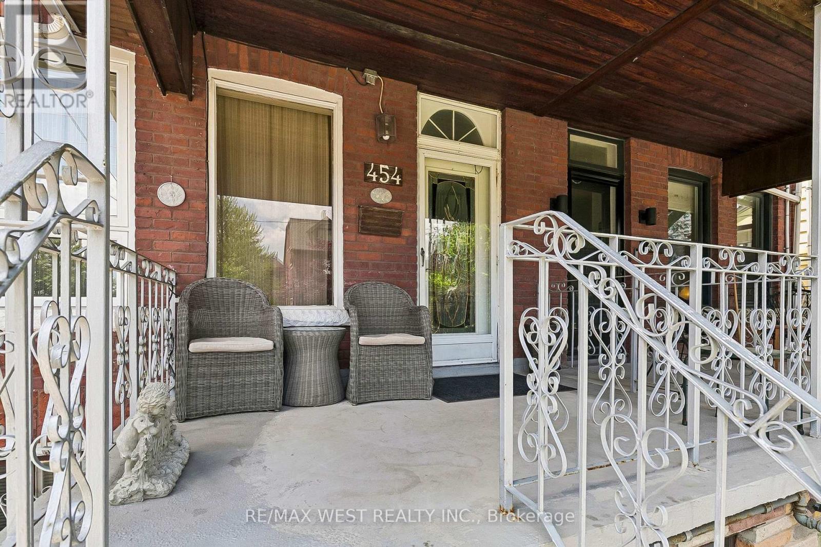 454 Brock Avenue, Toronto, Ontario  M6H 3N3 - Photo 3 - C13523056