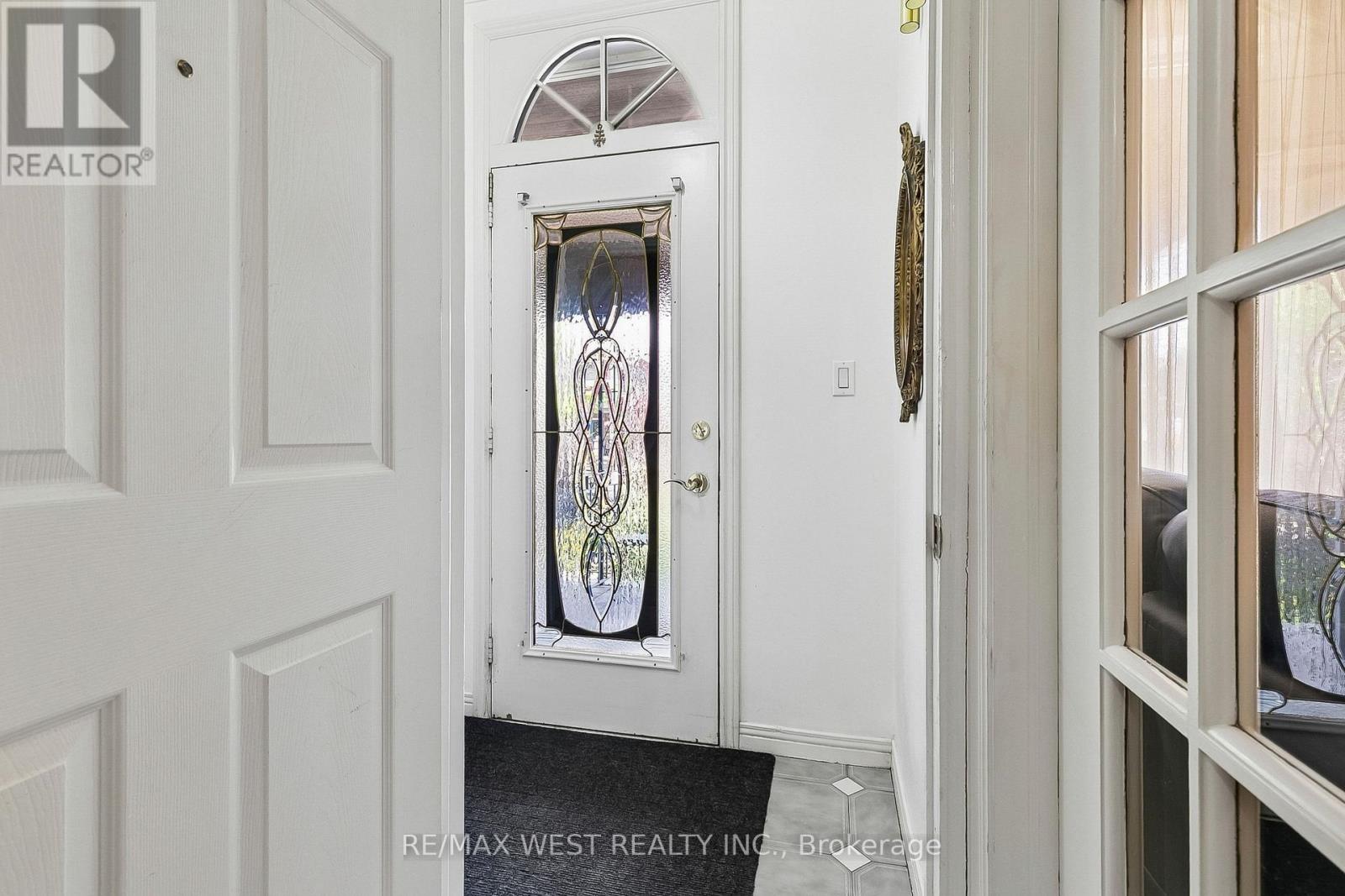 454 Brock Avenue, Toronto, Ontario  M6H 3N3 - Photo 4 - C13523056
