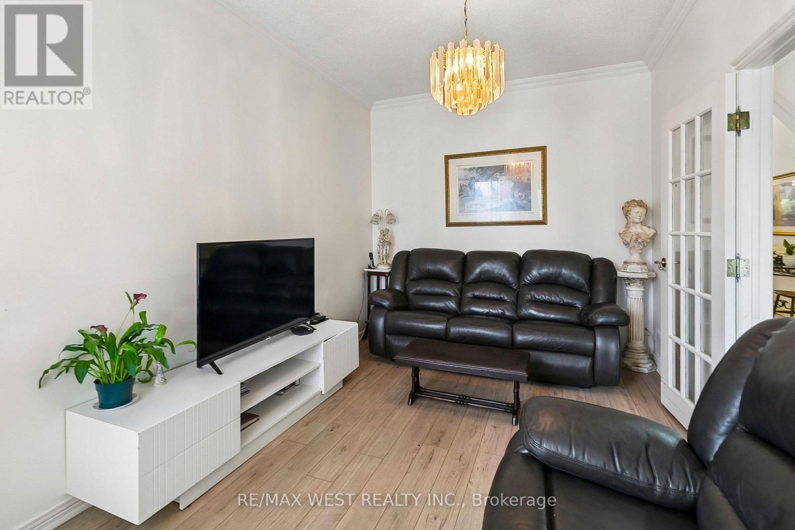 454 Brock Avenue, Toronto, Ontario  M6H 3N3 - Photo 6 - C13523056