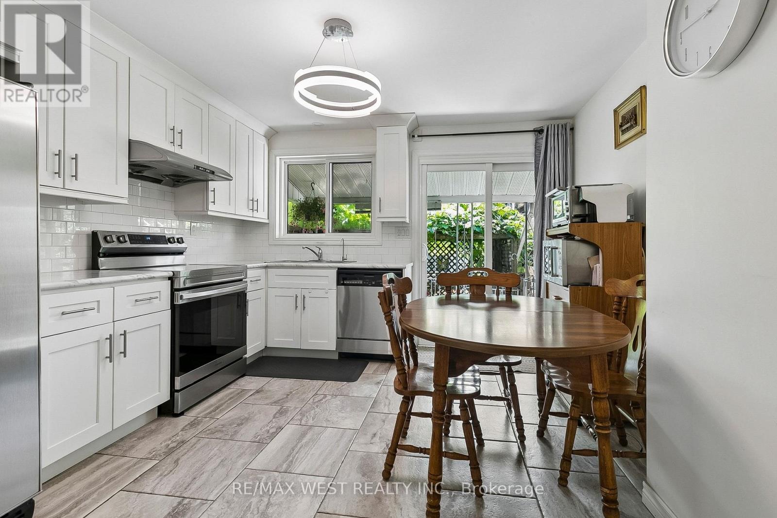 454 Brock Avenue, Toronto, Ontario  M6H 3N3 - Photo 9 - C13523056