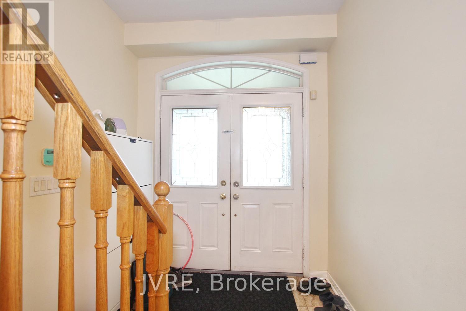 3118 Cabano Crescent, Mississauga, Ontario  L5M 0C4 - Photo 3 - W13514314
