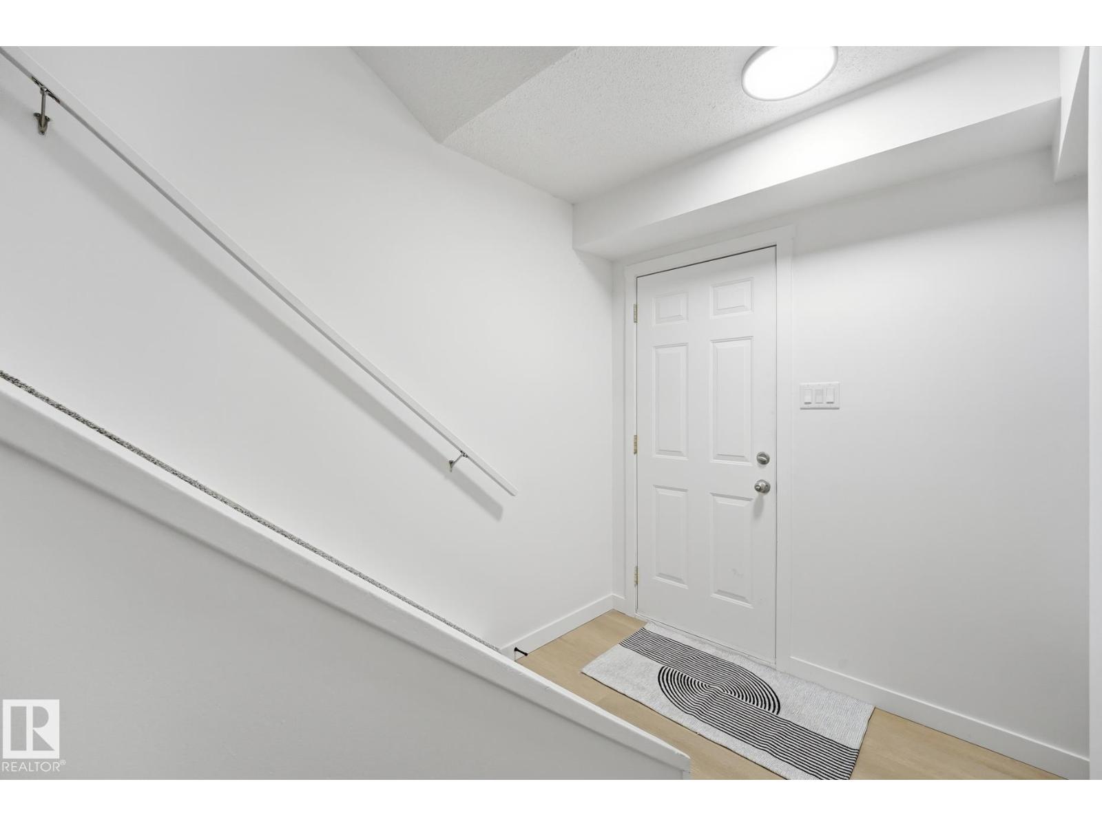 21 Lakewood Vg NW, Edmonton, Alberta  T6K 2B3 - Photo 4 - E4496923
