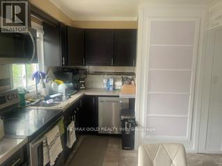 4 Summertime Court, Brampton, Ontario  L6Z 2B4 - Photo 4 - W13466940