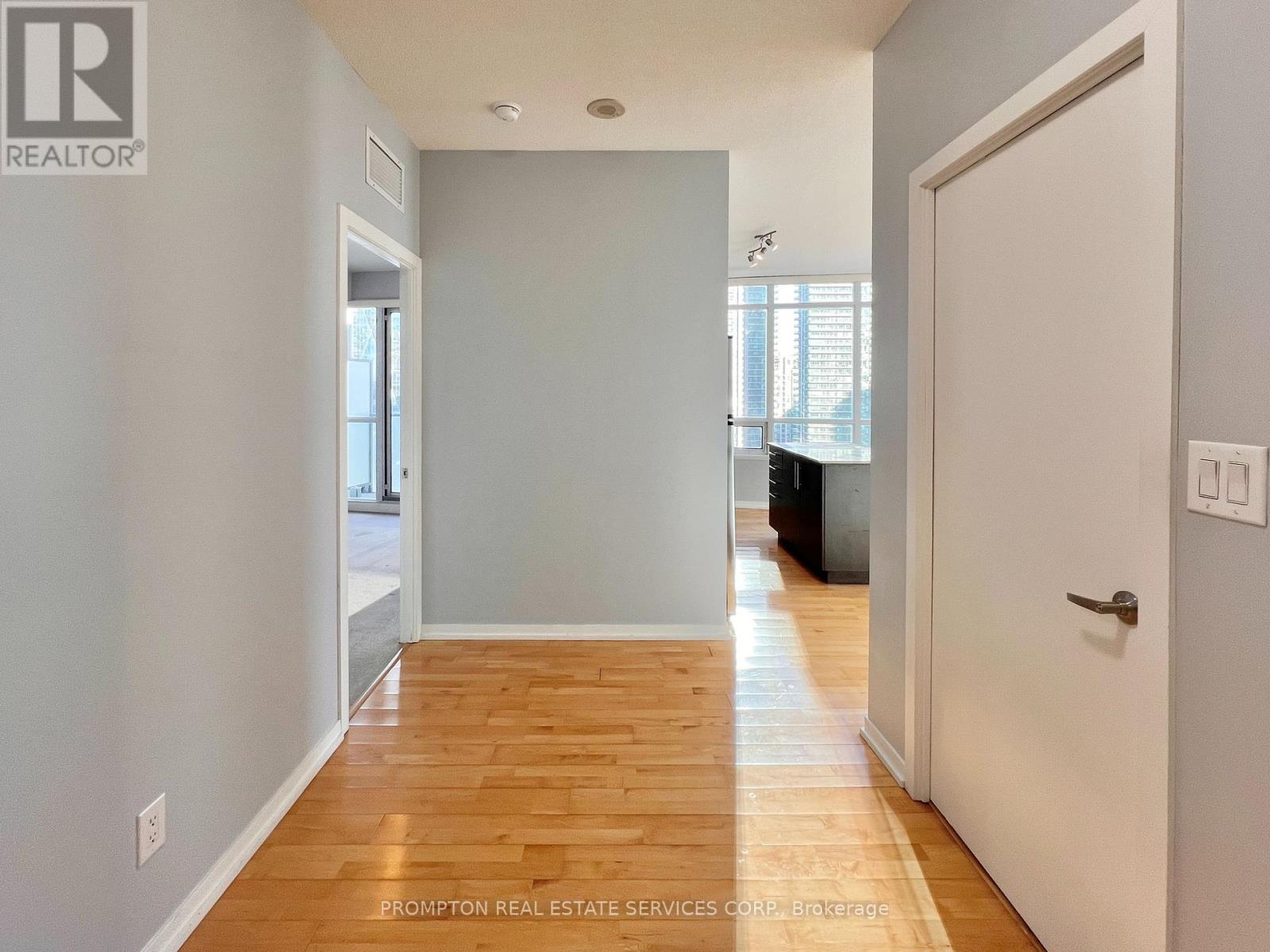 1910 - 65 Bremner Boulevard, Toronto, Ontario  M5J 0A7 - Photo 2 - C13523180
