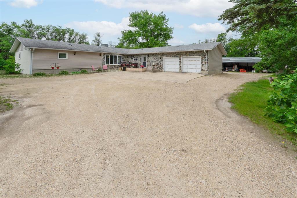22010 405 Highway, Ile Des Chenes, Manitoba  R0A 0T4 - Photo 2 - 202615614
