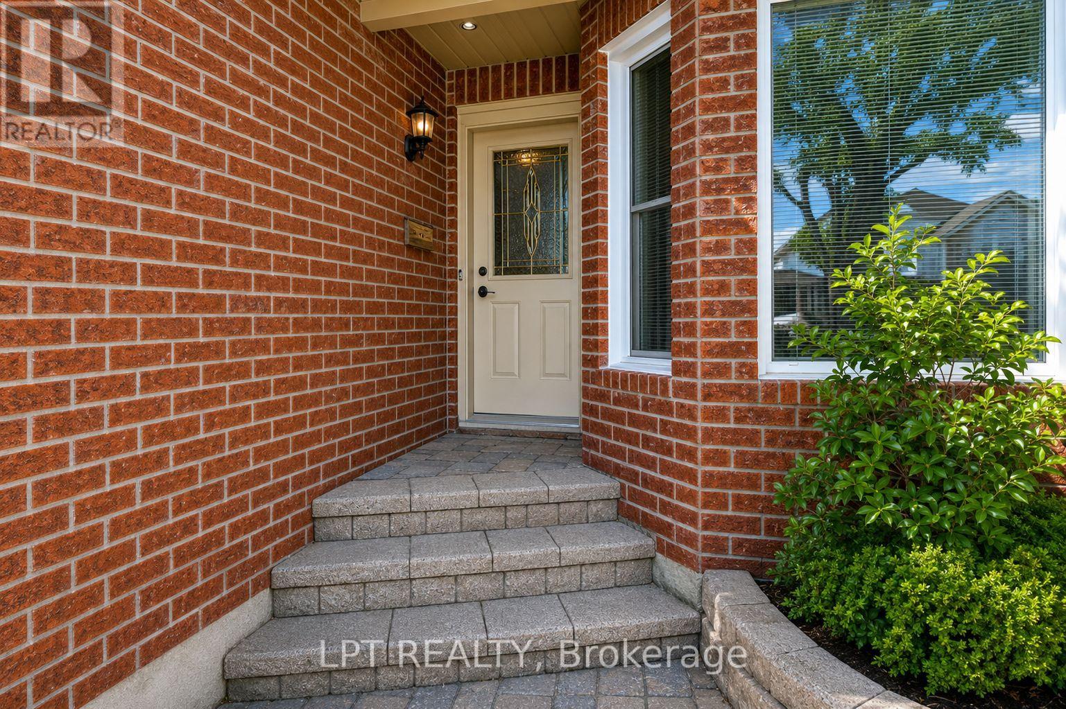 84 Newborough Crescent, Ottawa, Ontario  K2G 6A9 - Photo 2 - X13523318