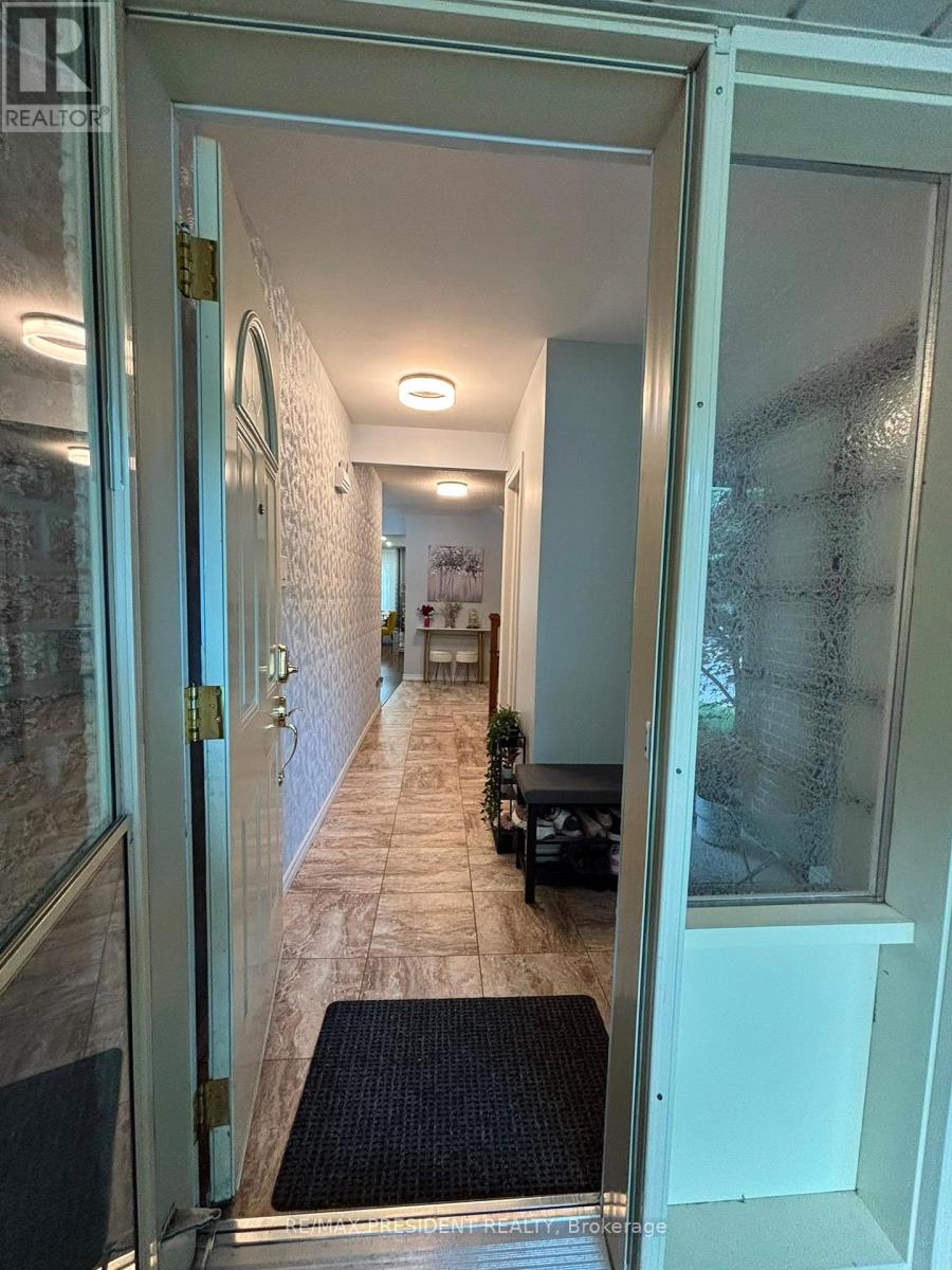 2 - 2020 South Millway, Mississauga, Ontario  L5L 1K2 - Photo 5 - W13523298
