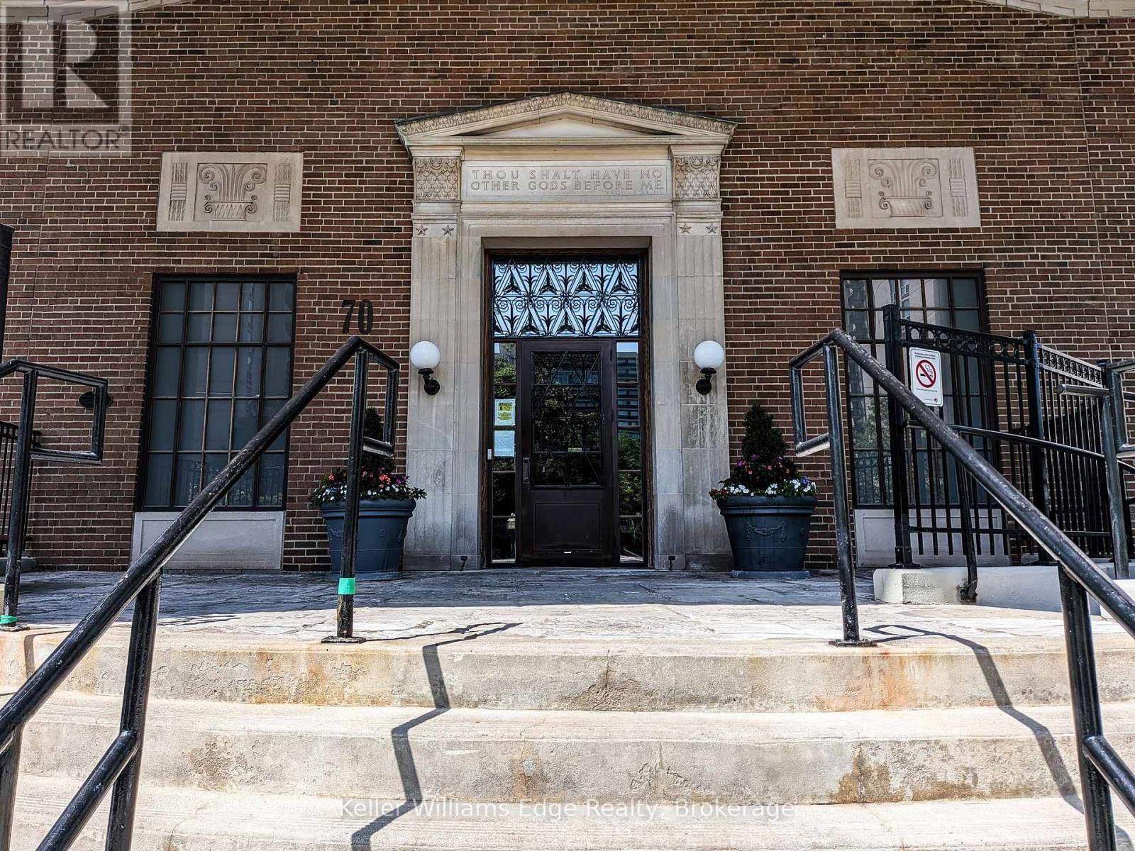 1007 - 70 HIGH PARK AVENUE, Toronto, Ontario