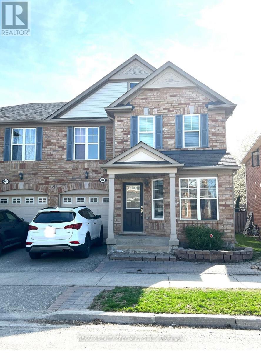 860 Luxton Drive, Milton, Ontario  L9T 6Y4 - Photo 4 - W13422030