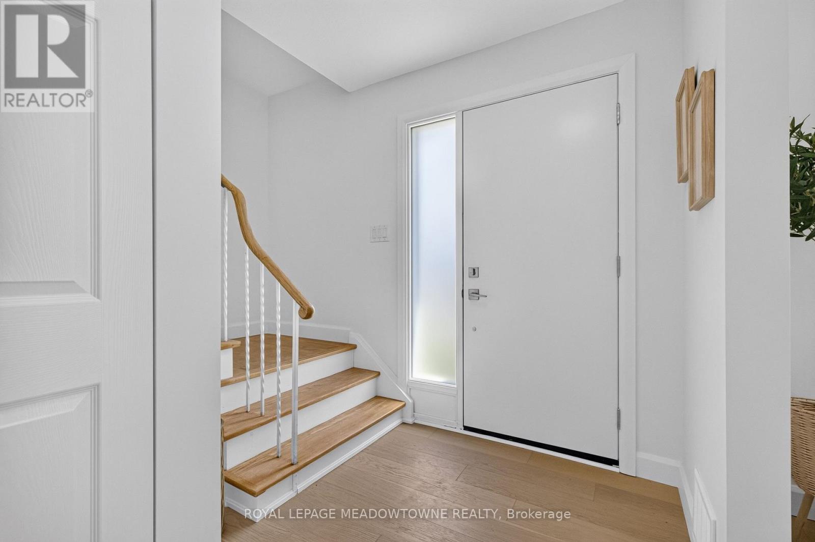 377 Delrex Boulevard, Halton Hills, Ontario  L7G 4H6 - Photo 7 - W13523442