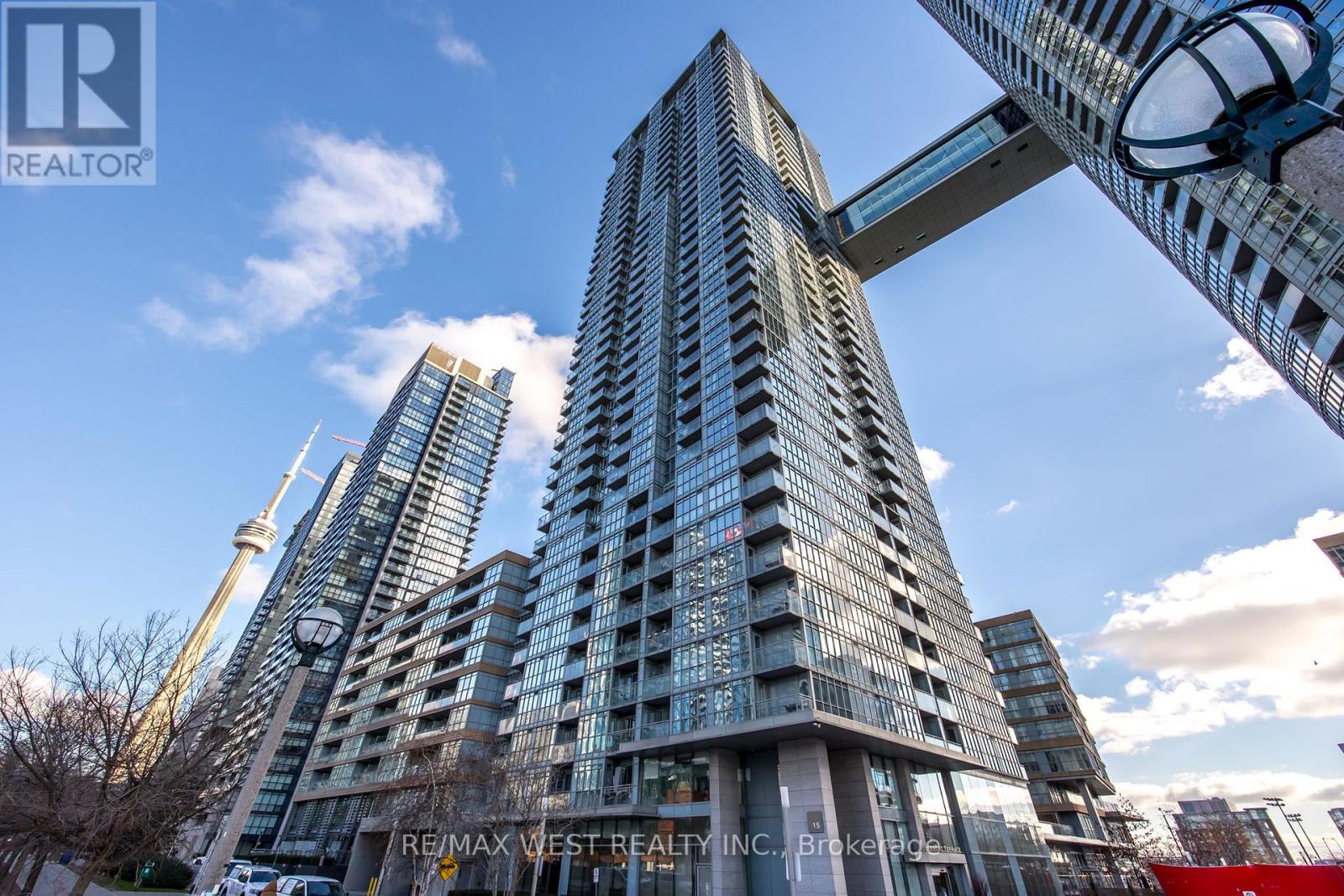 <div class="slider-price">$749,888</div><p>1106 - 15 Iceboat Terrace, Toronto, Ontario</p>