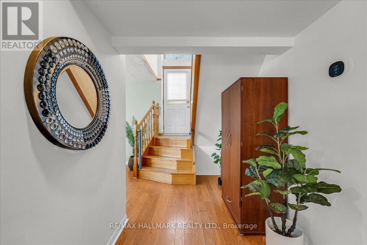 433 Seabourne Drive, Oakville, Ontario  L6L 4E9 - Photo 3 - W13523556
